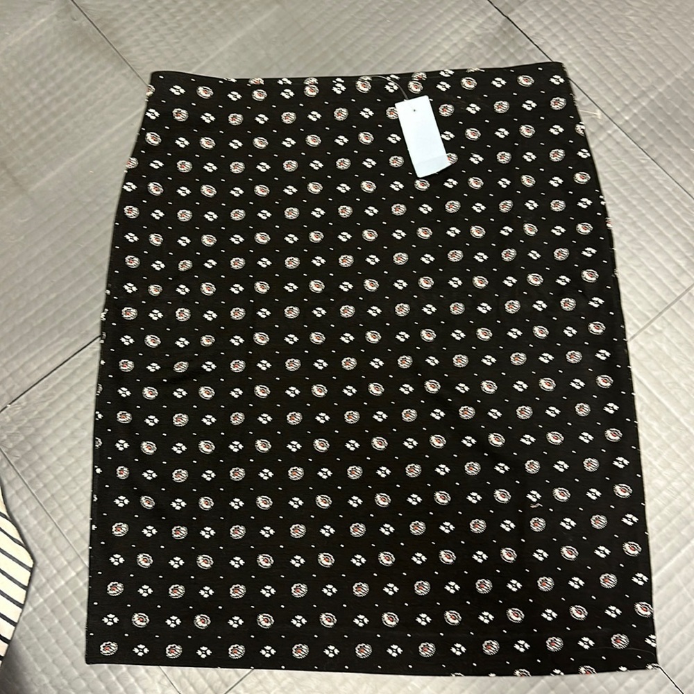 ANN TAYLOR WOMENS BLACK SKIRT SIZE MEDIUM PETITE NWT